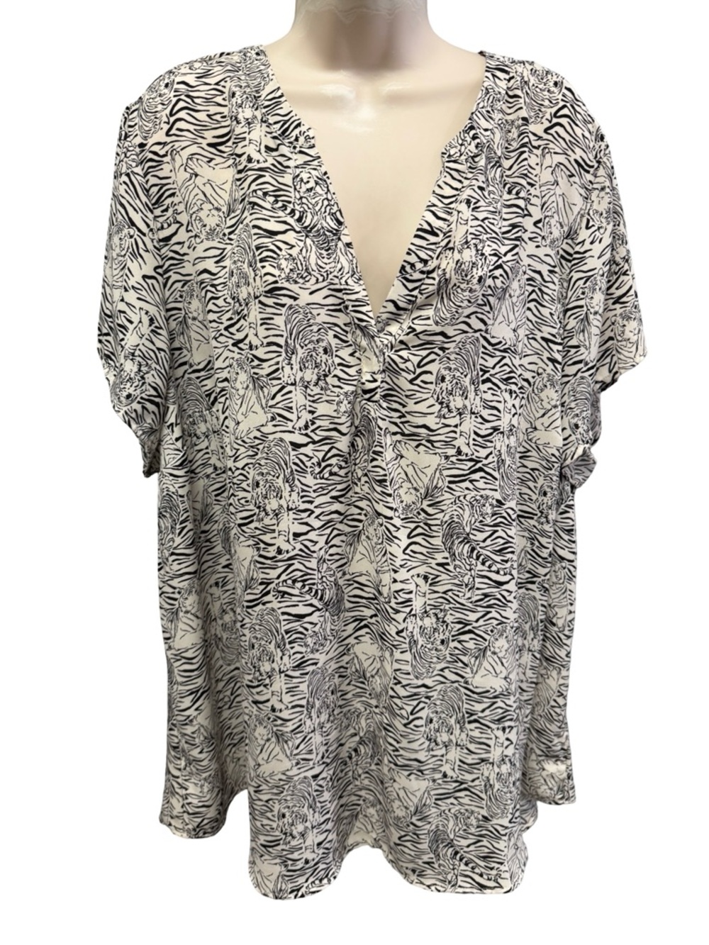 1057 / Torrid Tiger Print Thin Top Women’s Size 3 = 3X
